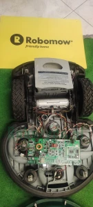 Robomow RL 2000 Korpus z kołami i częściami  robotydo.pl.jpg